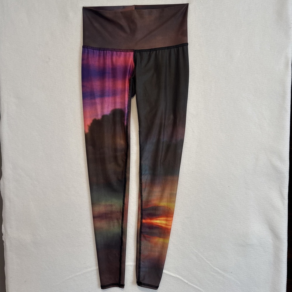 TEEKI SKY SUNSET Hot‎ Pants Leggings Size Small ~NWOT Made In USA